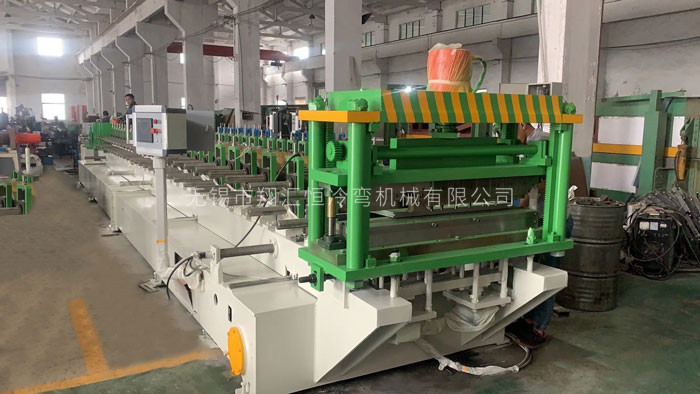 成型機設(shè)備1.jpg